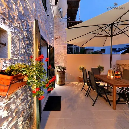 Amazing Villa Mari Near Beautiful Beach In Zadar