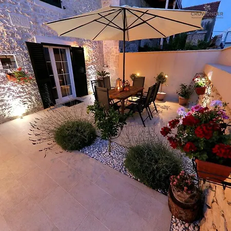 Amazing Villa Mari Near Beautiful Beach In Zadar