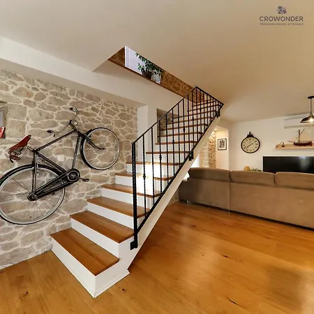 Amazing Villa Mari Near Beautiful Beach In Zadar *
