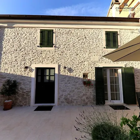 Amazing Villa Mari Near Beautiful Beach In Zadar *